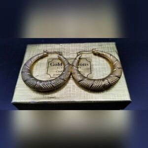 Snakeskin gold tone mesh hoop earrings E0163